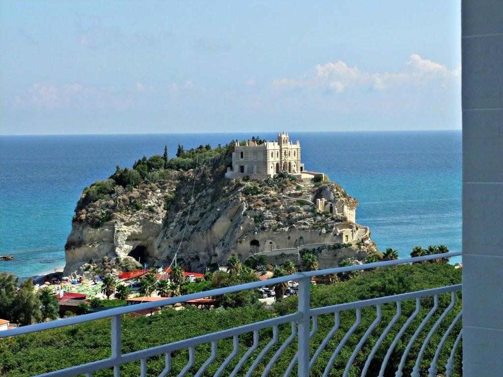 Bella Tropea Suite Zimmer foto